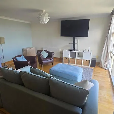 דירה Great 2 Bed, 2 Bath Apartment, River & Views *