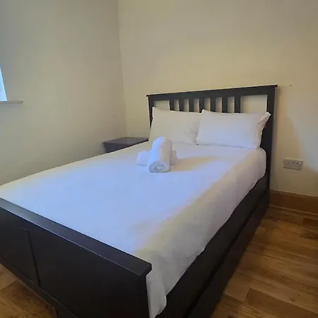 Great 2 Bed, 2 Bath Apartment, River & Views 戈尔韦
