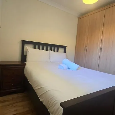 Great 2 Bed, 2 Bath Apartment, River & Views * גלוואיי