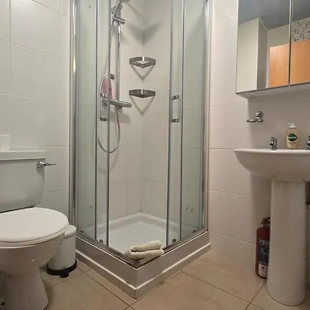 דירה Great 2 Bed, 2 Bath Apartment, River & Views