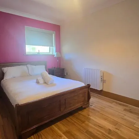 Great 2 Bed, 2 Bath Apartment, River & Views