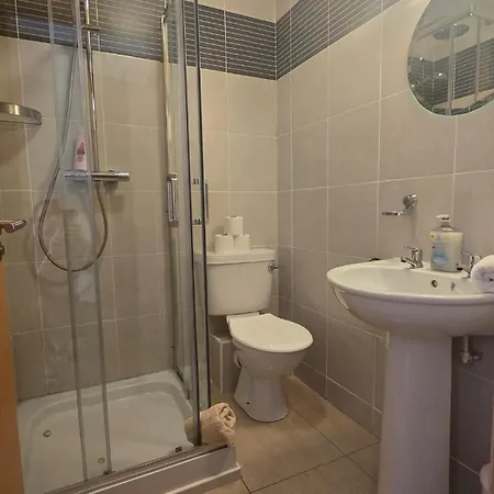 דירה Great 2 Bed, 2 Bath Apartment, River & Views