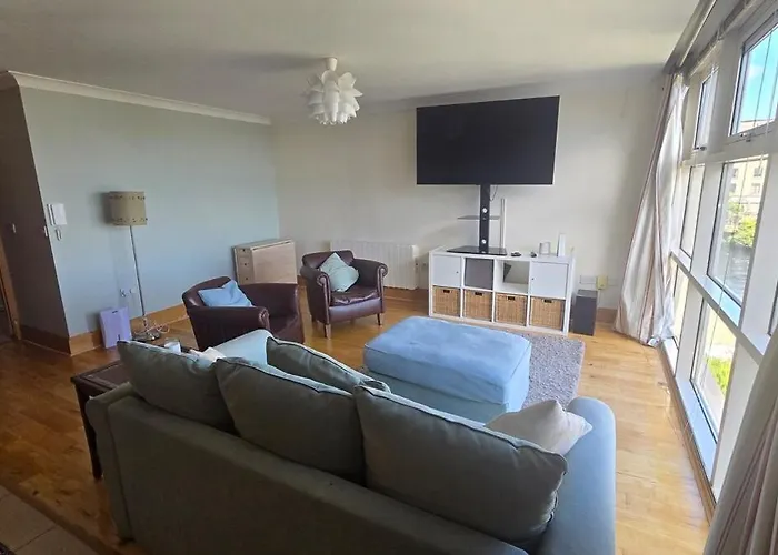 Great 2 Bed, 2 Bath Apartment, River & Views Galway