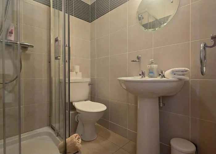 Great 2 Bed, 2 Bath Apartment, River & Views Apartament