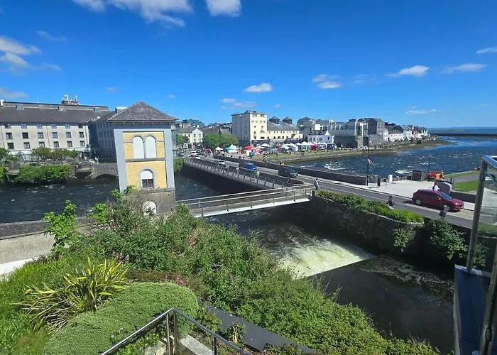 Great 2 Bed, 2 Bath Apartment, River & Views Galway