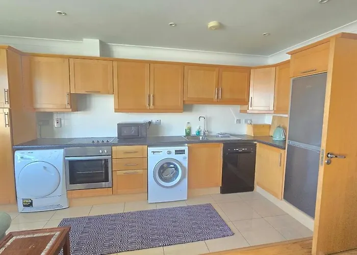 Great 2 Bed, 2 Bath Apartment, River & Views * Galway