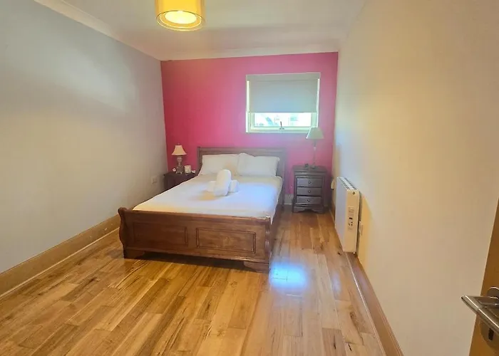 Great 2 Bed, 2 Bath Apartment, River & Views * Galway